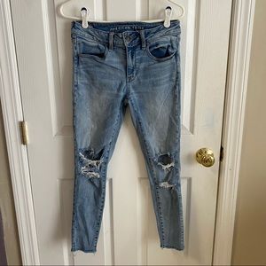 American Eagle Lightwash Ripped Jeans